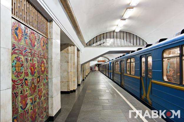 У центрі Києва через загрозу вибуху закрили дві станції метро