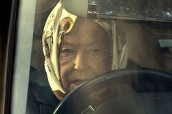 93-летняя Елизавета II после скандального заявления принца Гарри погоняла за рулем большого джипа (фото)
