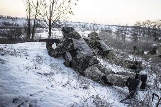 Російські окупанти на Донбасі обстрілюють Збройні сили України із заборонених калібрів