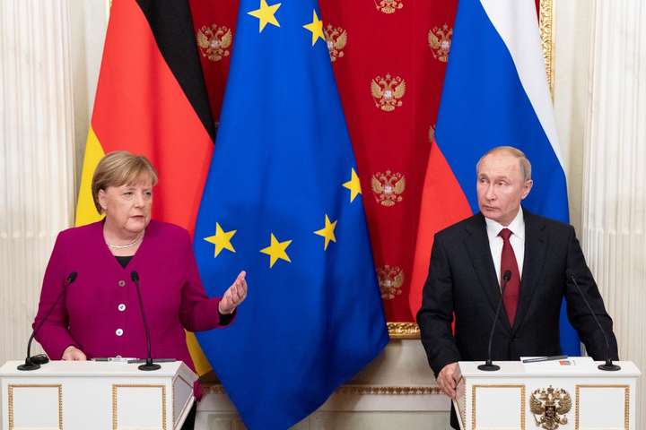 Меркель обговорила з Путіним подальші кроки у «нормандському форматі»