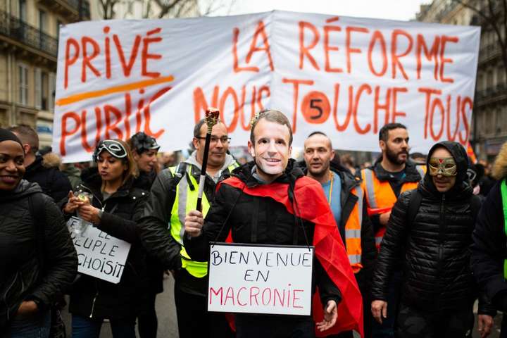 Уряд Франції готовий відкласти підвищення пенсійного віку