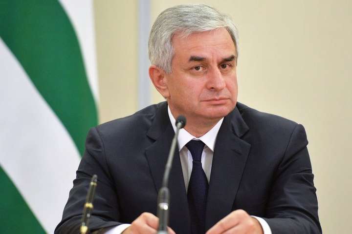 «Президент» Абхазії пішов у відставку на тлі протестів