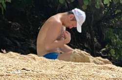 Вакарчука засекли на пляже в Таиланде: фото папарацци