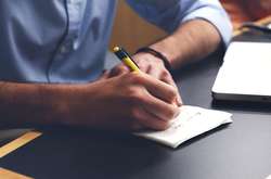 Як нова влада призначає на державні посади «своїх людей»