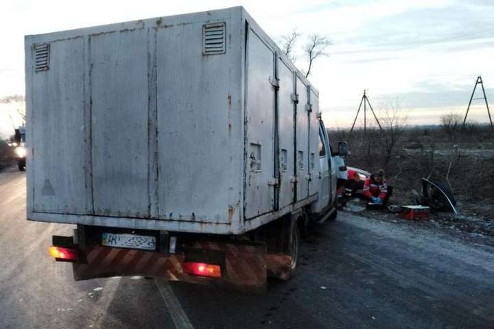 Під Києвом сталася смертельна ДТП: вантажівка протаранила легковик (фото)