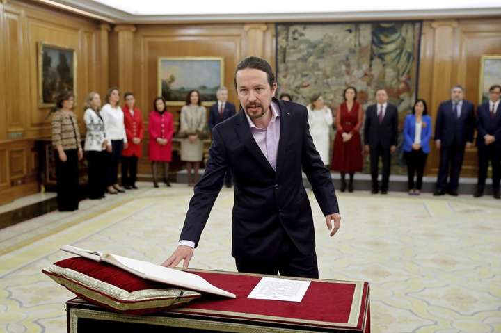 Новые министры Испании принесли присягу