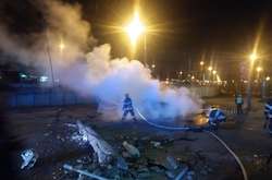 На бульварі Дружби народів автомобіль врізався у стовп, перекинувся і загорівся