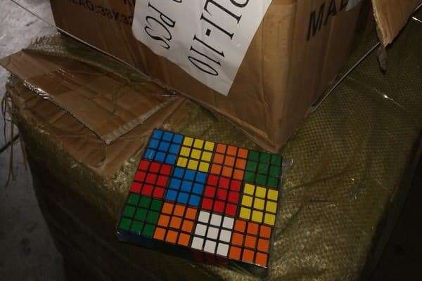 Одеські митники виявили майже 8 тисяч контрафактних кубиків Рубіка (фото)