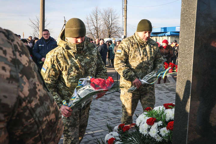 П'яті роковини теракту: військові вшанували пам’ять пасажирів рейсу Златоустівка-Донецьк