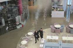 Людей выносили на руках. Спасательная операция у Ocean Plaza в Киеве (фото и видео)