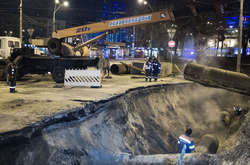 Через прорив тепломережі у Києві змінено рух тролейбусів і автобусів