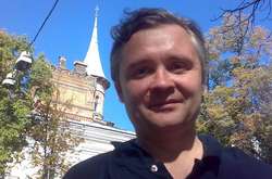 Євген Белозеров виділявся матеріалами на хокейну і футбольну тематику