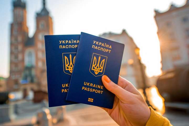 Українці повинні будуть платити 7 євро раз у три роки за дозвіл в'їзду в ЄС із 2021 року