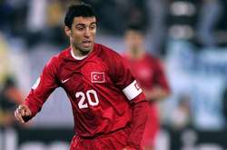 Легендарный турецкий футболист заявил, что за фото с ним студента бросили в тюрьму