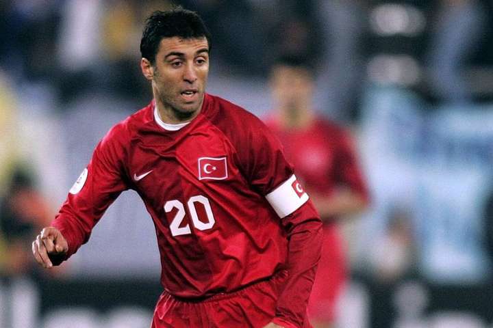 Легендарний турецький футболіст заявив, що за фото з ним студента кинули до в'язниці