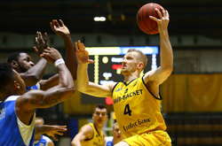 Найкращі перехоплення та блок-шоти тижня в Суперлізі (відео)