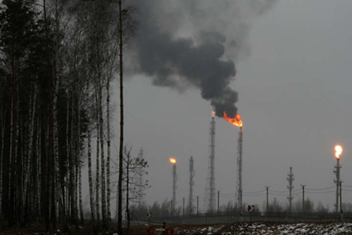 Білорусь відмовилась від контракту з Росією і попросила нафту у Казахстану