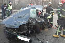 Рятувальники за допомогою гідравлічного та пневматичного інструментів дістали тіло чоловіка