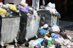 Житель Киева обнаружил в мусорном баке младенца