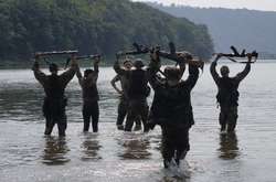 Україна посилить покарання за втягнення дітей до збройних структур