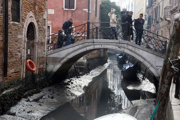 Новое несчастье. Через два месяца после рекордных наводнений каналы Венеции пересохли