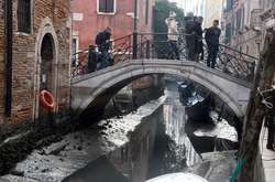 Новое несчастье. Через два месяца после рекордных наводнений каналы Венеции пересохли