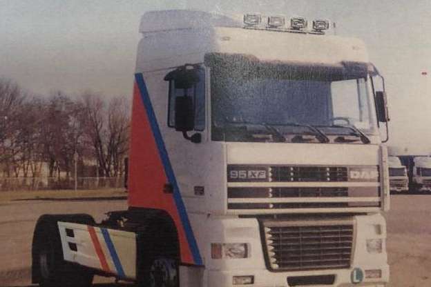 Розшукується тягач марки DAF-XF-95 - Невідомі викрали у Києві фуру (фото)