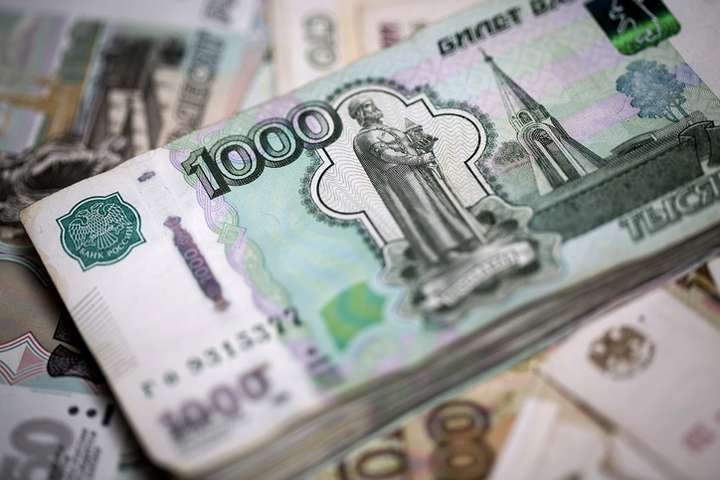 У Росії різко обвалився рубль на фоні відставки уряду