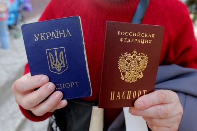 Роздача паспортів на окупованих територіях. Росія похвалилась цифрами