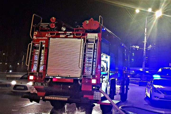 Під час гасіння пожежі в будинку в центрі Києва виявлено тіло чоловіка