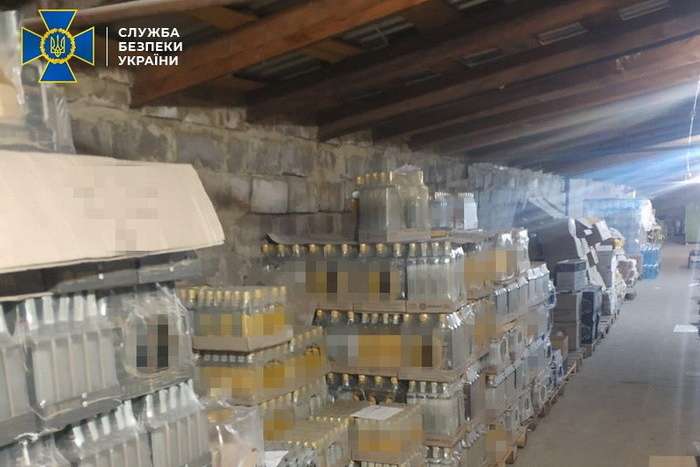 СБУ блокувала масштабний збут контрафактного алкоголю на Донбасі