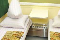 Усі подушки та ковдри зроблені із сучасних гіпоалергенних матеріалів, за якими легко доглядати