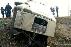 Мікроавтобус  з'їхав з проїжджої частини і перекинувя 