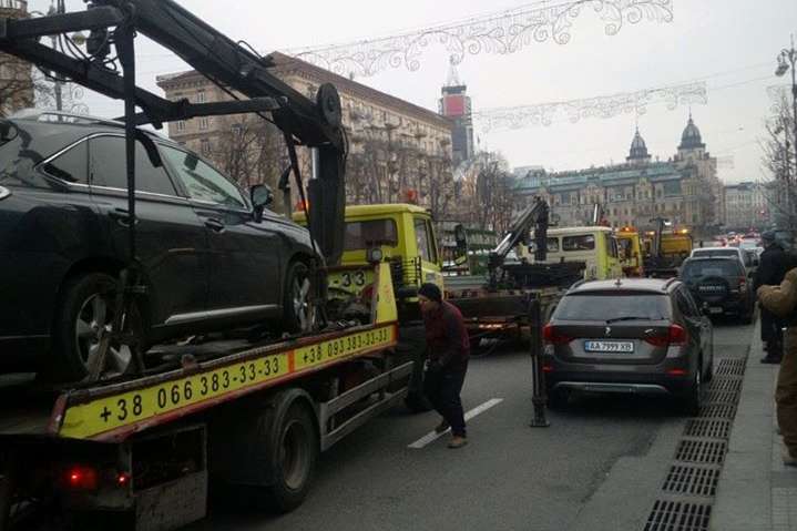Евакуація автівок порушників: штрафмайданчики з’являться у центрі Києва