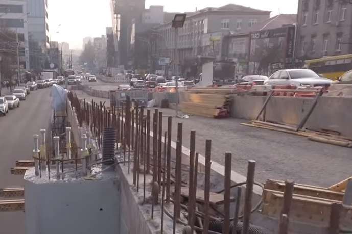 Шулявський міст повільно починає перетворюватися на розв’язку (відео)