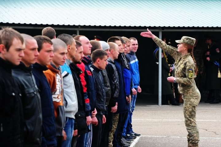 Возвращение призыва в армию с 18 лет - правильное решение Зеленского