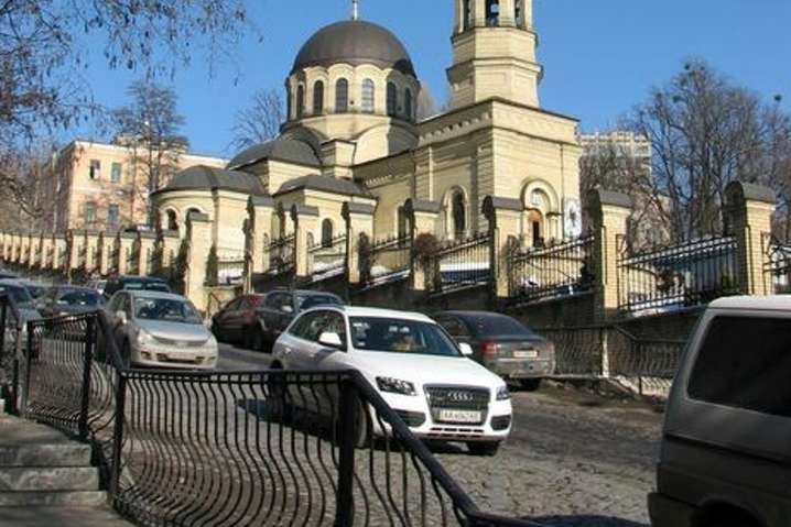 Дорожники передумали вводити односторонній рух на Шовковичній у центрі Києва