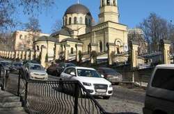 По слизькій бруківці на Шовковичній спускатися небезпечно