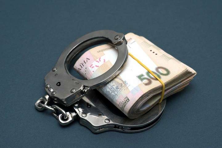 Суд наклав арешт на гроші оточення Януковича в Міжнародному інвестиційному банку