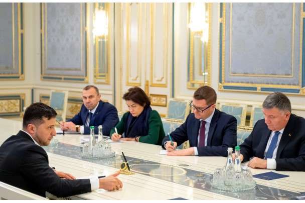 <p>Зустрічі представників уряду та НБУ з президентом</p> - Зеленський вимагає за два тижні встановити причетних до прослуховування Гончарука