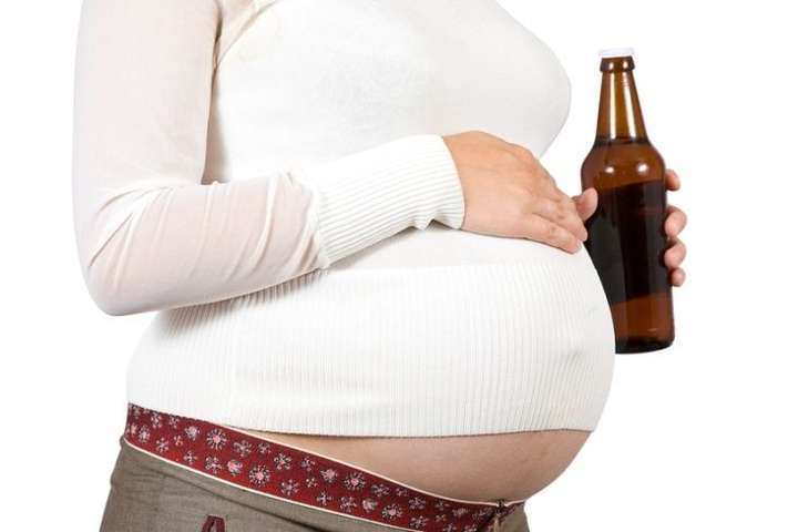 У пьяной беременной жительницы Днепра полиция изъяла младенца