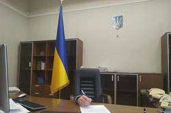 Міністр юстиції України Денис Малюська знову влаштував перформанс із столом в своєму кабінеті