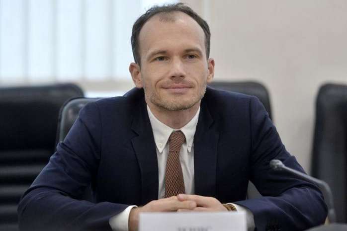 Министр юстиции похвалил Гончарука, залезши под стол