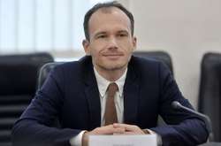 Министр юстиции похвалил Гончарука, залезши под стол