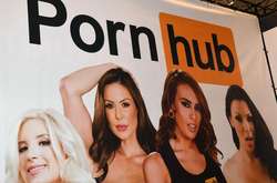 Глухий американець подав до суду на Pornhub: його обурили відео без субтитрів