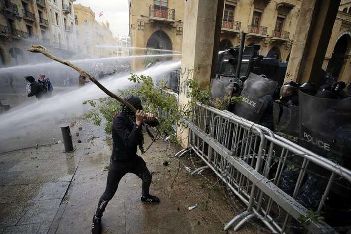Протести в Лівані: 65 демонстрантів отримали поранення