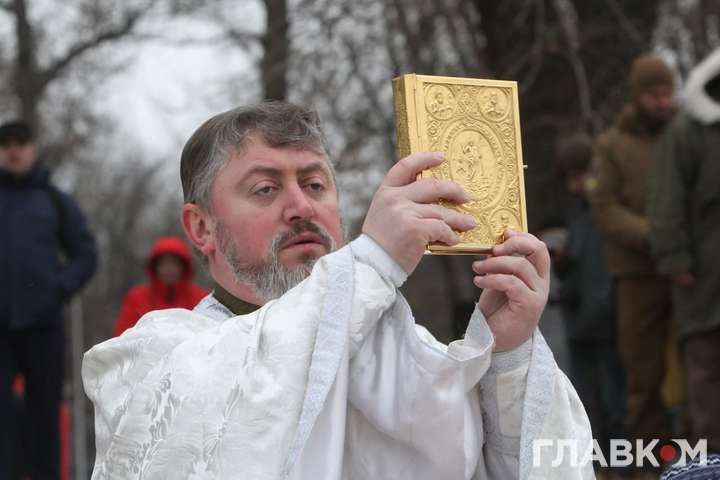 У Києві капелани УПЦ освятили води Дніпра для українських бійців і ветеранів