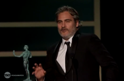  Актер поблагодарил со сцены Хита Леджера 
  