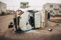 На вул. Радунській  Opel влетів під кузов «Газелі», після чого вантажівка перекинулася 