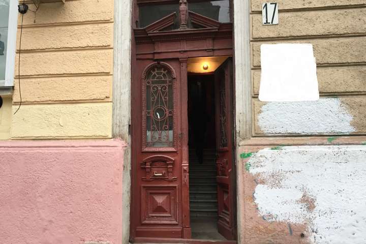 В Одесі відреставрували старовинні дерев'яні двері